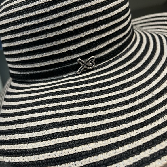 Betmar Black and White Striped Women's Hat - Picture 2 of 5